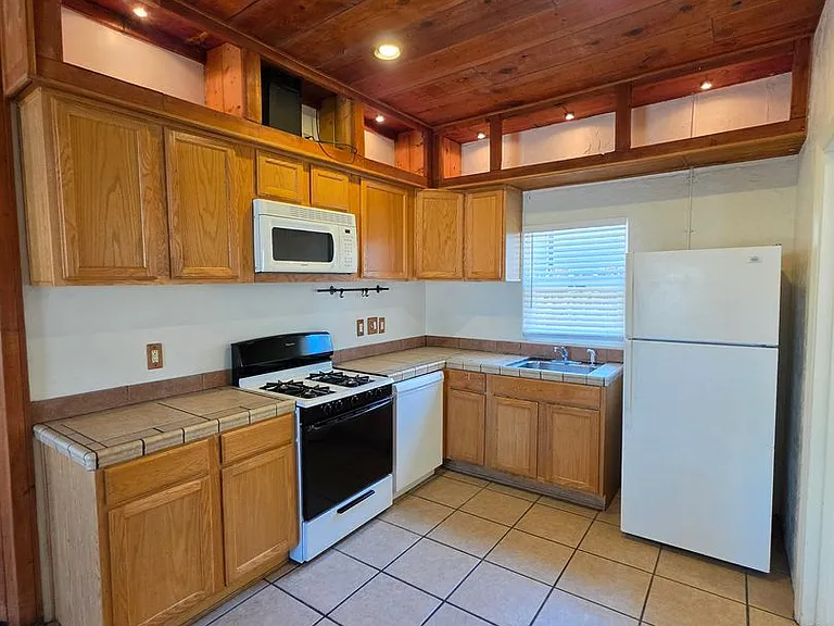 2145 W Wilshire Dr — Photo 6
