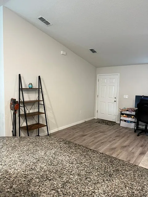 4 bed, 1617 sqft, $1,995 — Photo 2