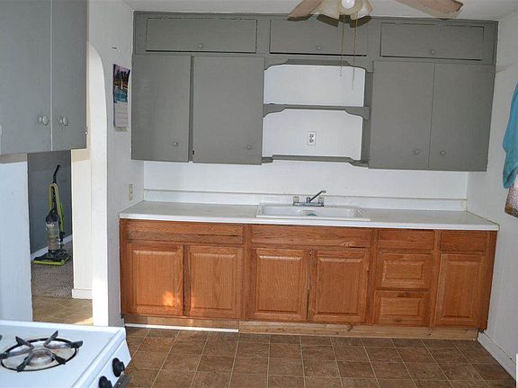 2nd image of 414 W 21st St