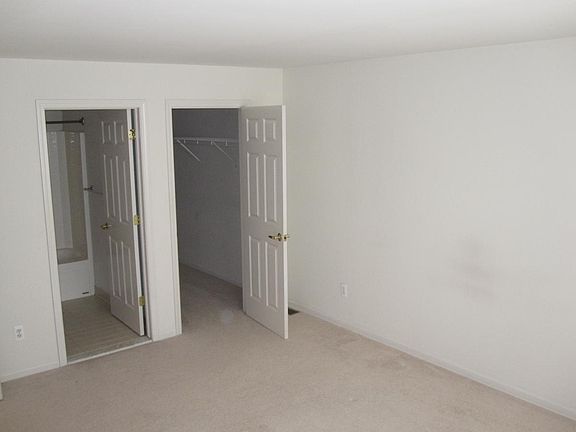 4th image of 2764 Barclay Way