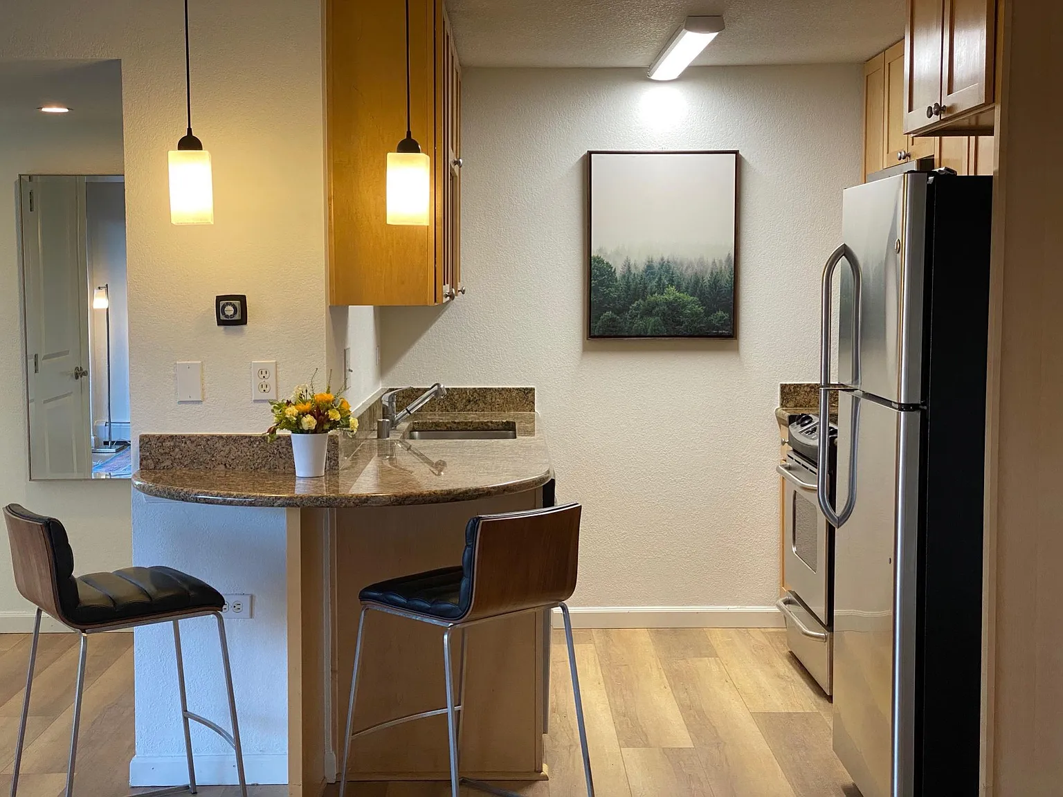 2 bed, 950 sqft, $2,200 — Photo 3