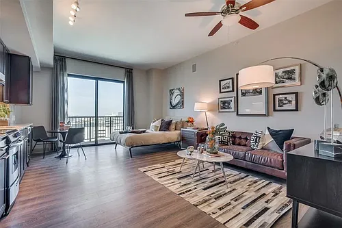 9789 Katy Fwy Photo 1