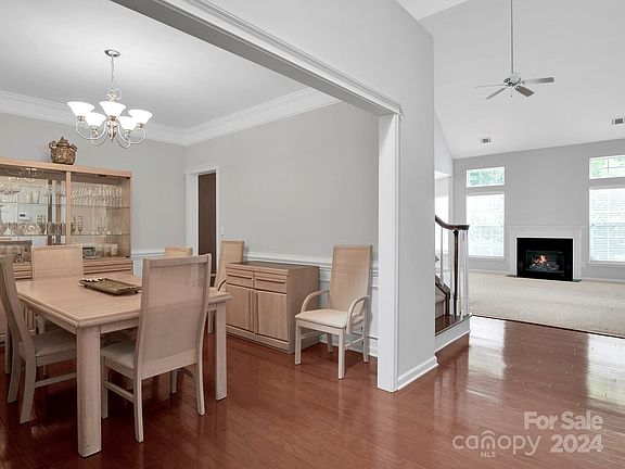 3rd image of 5908 Kirkwynd Commons Dr