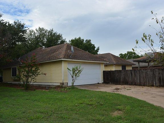 5th image of 204 Gingerbread Ln
