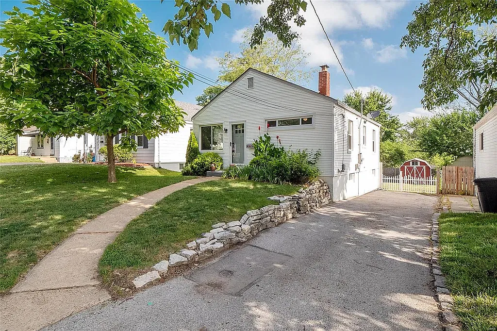 2 bed, 990 sqft, $1,750 — Photo 3
