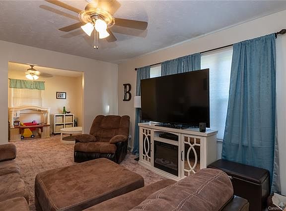 5th image of 317 Somerset Dr