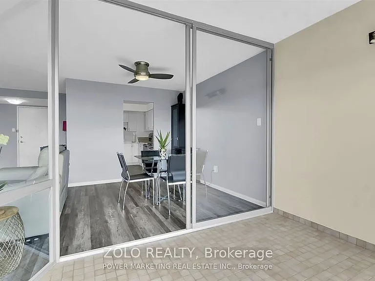 2759 Carousel Cres #1206 — Photo 18