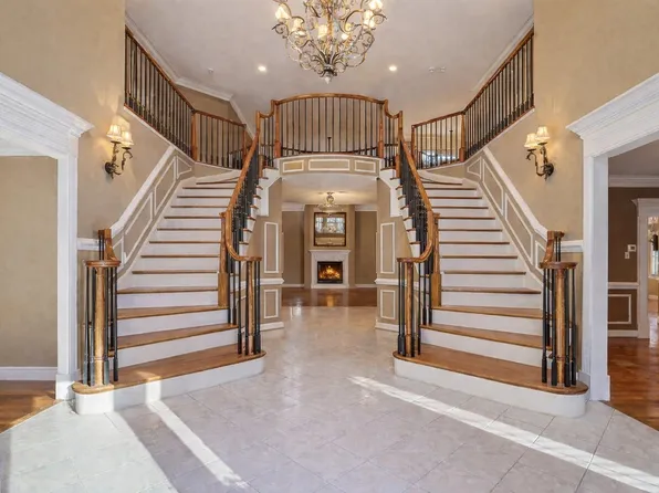 11033 Daybreak Ct, Rockville, MD 20852