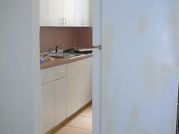 4th image of 7345 Byron Ave APT 1