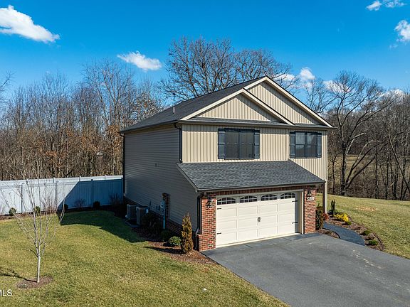 5th image of 1072 Riddle Rdg