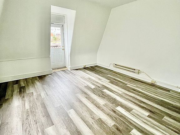 5th image of 135-137 W Linn St #5
