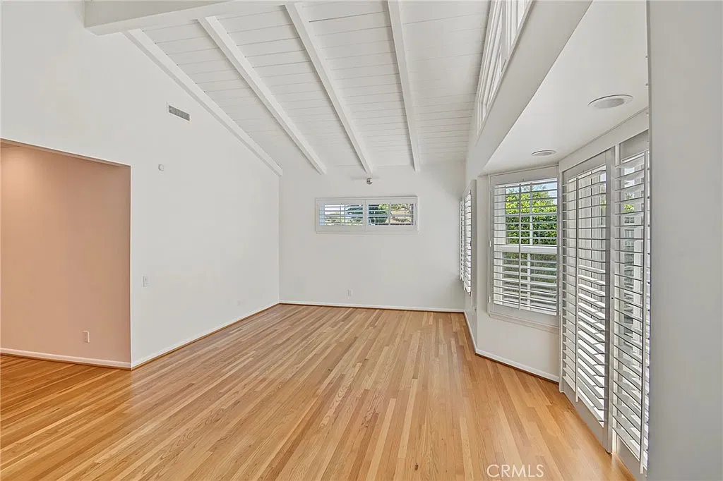 3 bed, 2202 sqft, $5,850 — Photo 4