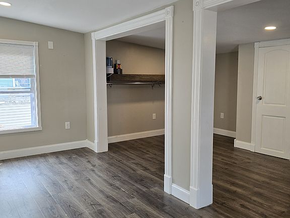 This room is separate from the house. Its an entrance and exit. Great size room for a play room or an office