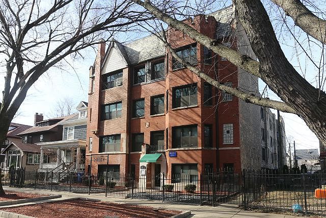 1st image of 4614 N Paulina St APT 403