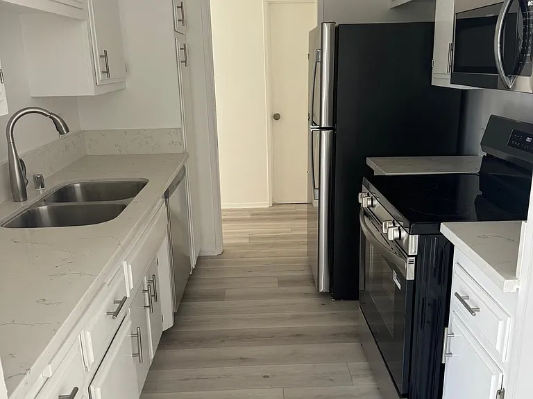 8725 Clifton Way — Photo 2