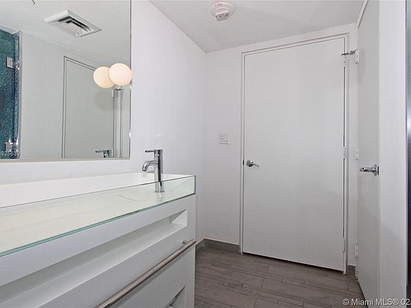 5th image of 1100 West Ave #615