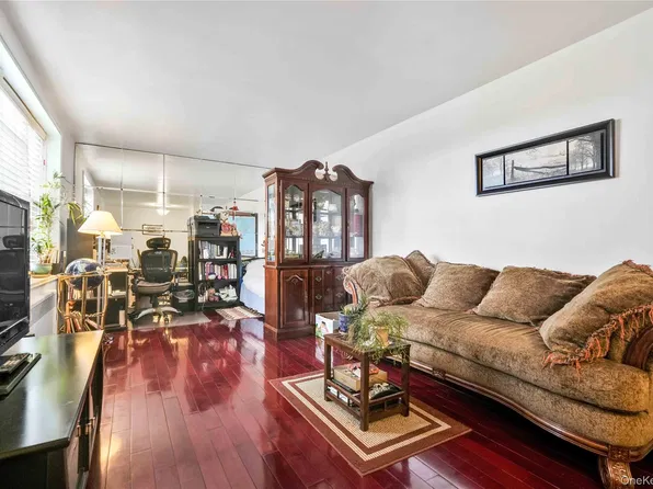 27-05 Parsons Boulevard #6F, Flushing, NY 11354