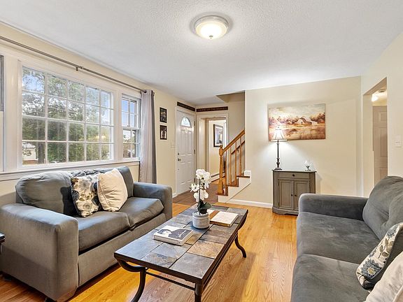 4th image of 28 Brady Avenue