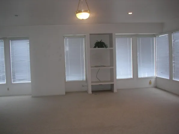 6244 25th Ave NE, Seattle, WA