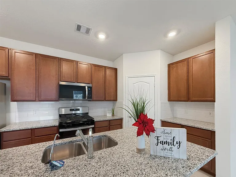 2809 Cordova Hill Dr — Photo 1