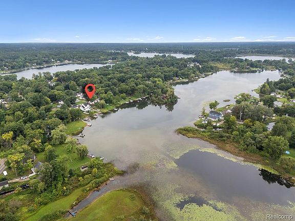 4th image of 1821 Maxfield Rd