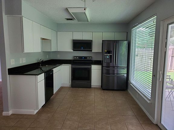 2nd image of 6922 Foxside Ln #1