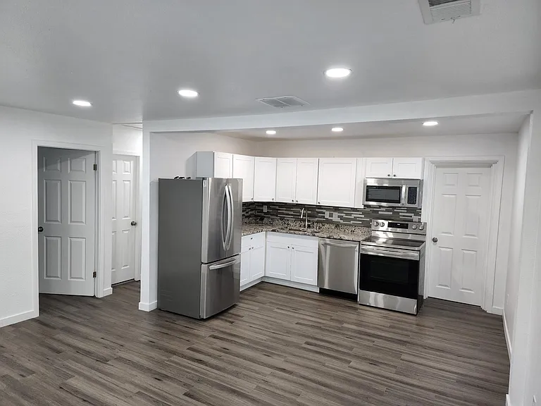 4788 Williams St — Photo 2
