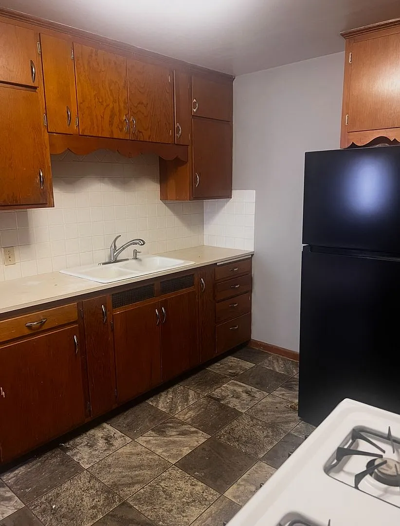 2 bed, 1.0 bath, 800 sqft, $700 — Photo 1