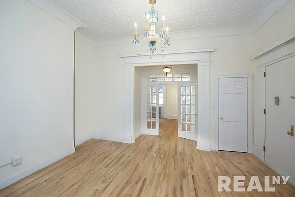 Rented by REAL New York | media 12