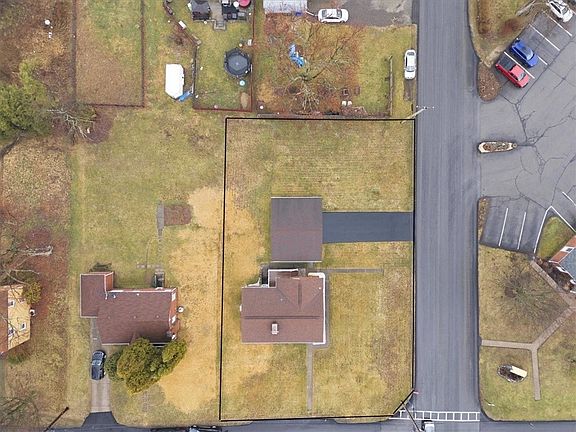 2nd image of 2039 Circle Dr #3