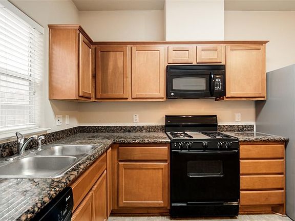 5th image of 2206 Naomi St Unit 4