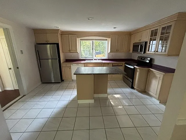 348 Nayatt Rd — Photo 2