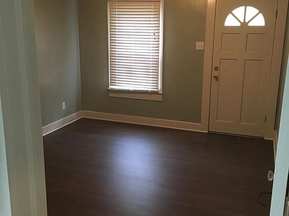 3rd bedroom/ 2nd living room