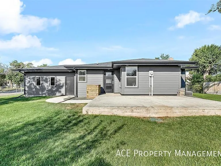 902 Dilger Ave — Photo 17