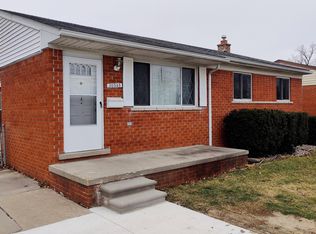 30345 Maplewood St, Garden City, MI