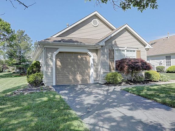 2nd image of 2822 Danbury Ln