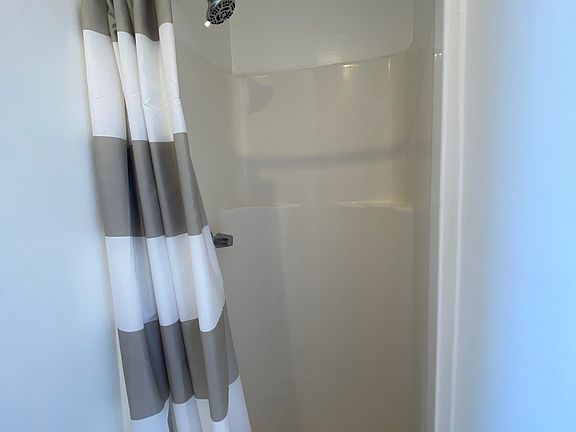 5th image of 227 9th St APT 44