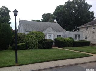 19 Rockwin Rd, Rockville Centre, NY 11570