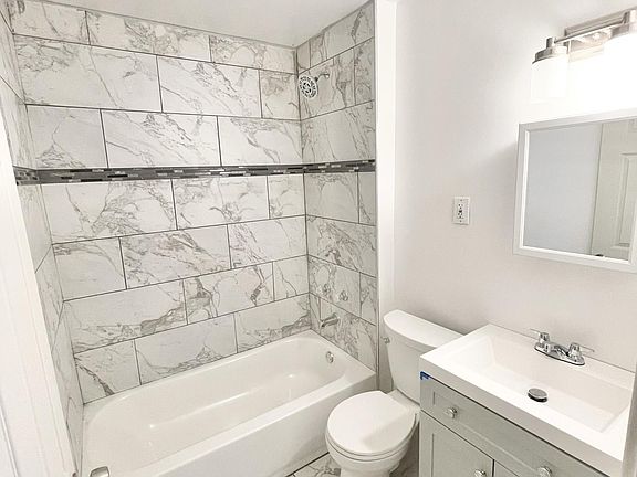 3rd image of 174 Roebling Ave