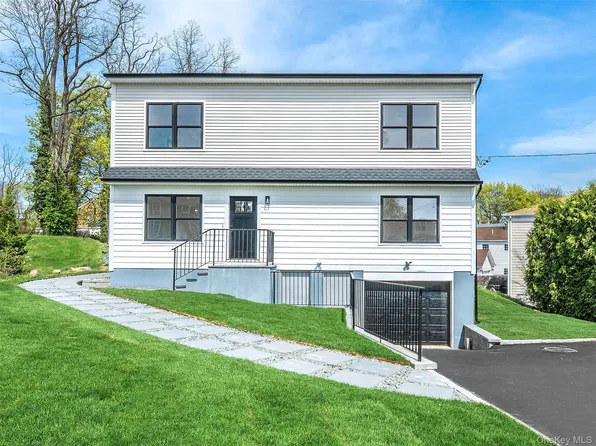 6 Lee Gray Ct APT 2, Glen Cove, NY 11542