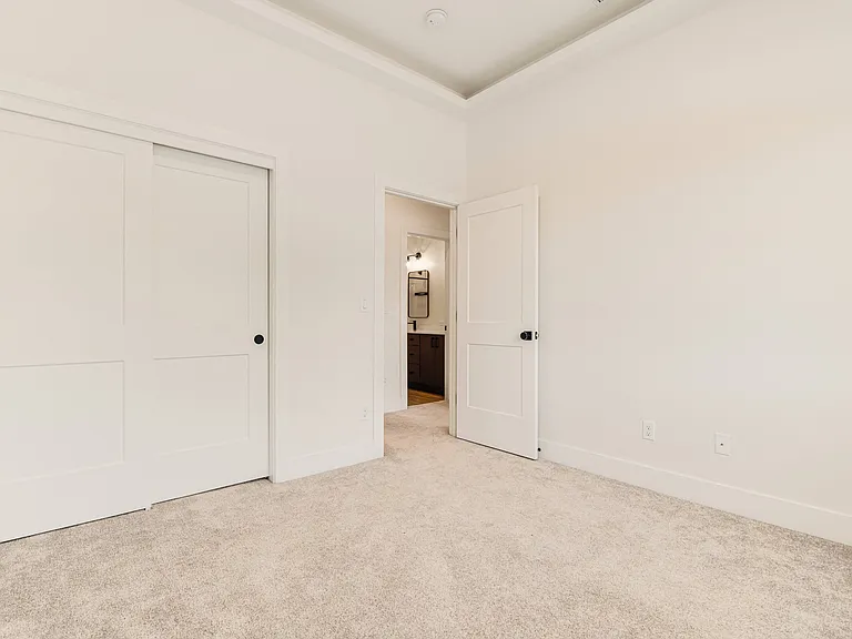 11015 NE 26th St — Photo 22