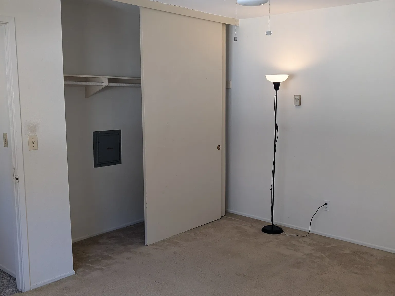 3 bed, 1.5 bath, 1354 sqft, $4,100 — Photo 4