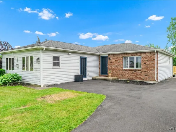 1538 Saunders Sett Rd, Lewiston, NY 14092