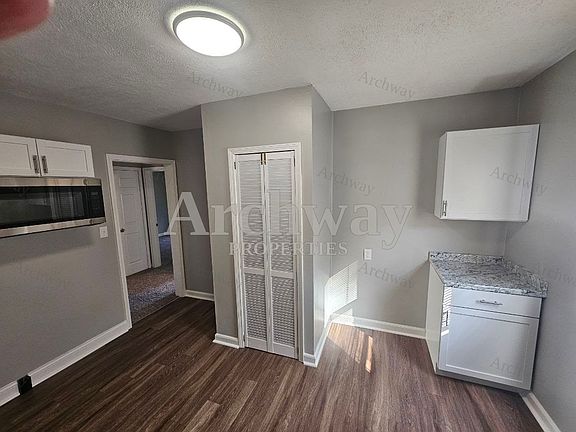3rd image of 127 N Walnut St