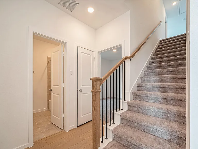 8710 Limmen Terrace Trl — Photo 16