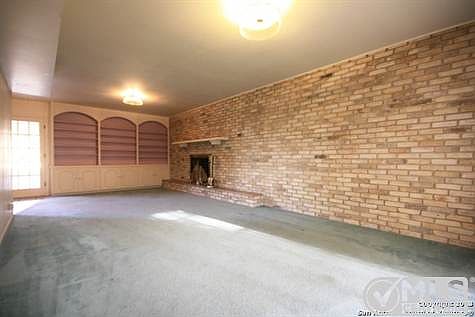 3rd image of 141 Honeysuckle Ln