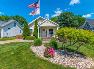 915 23rd St, Bettendorf, IA 52722