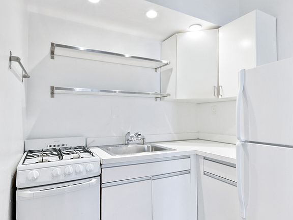 5th image of 15 E 71st St #5B