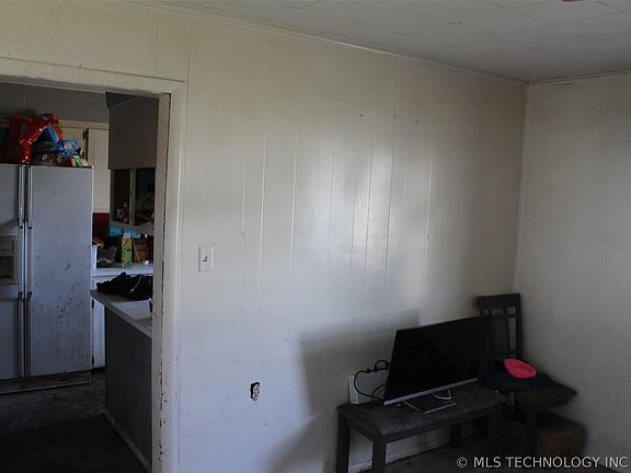 5th image of 110 S Broadway St