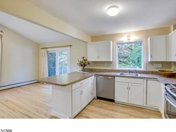 4th image of 67 River Rd